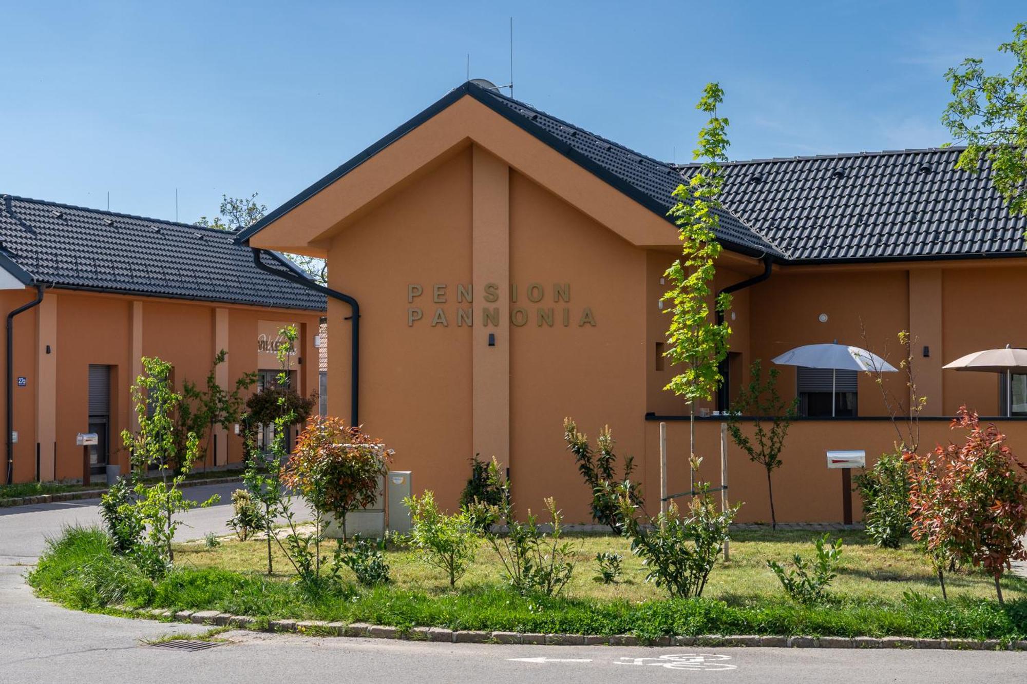 Pension Pannonia Parndorf Eksteriør bilde