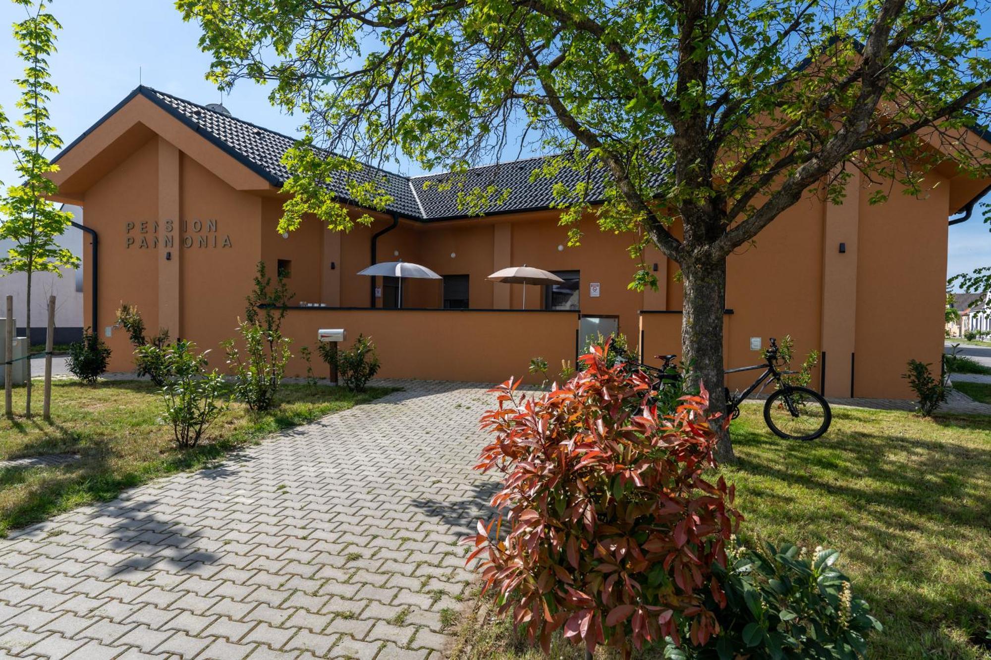 Pension Pannonia Parndorf Eksteriør bilde